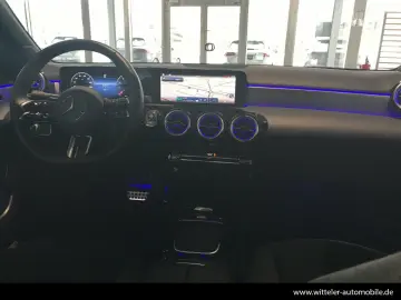 MERCEDES-BENZ A 180 Limousine AMG Line Night Kamera &hellip;