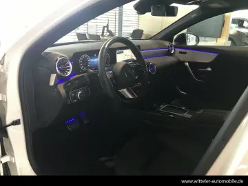 MERCEDES-BENZ A 180 Limousine AMG Line Night Kamera &hellip;