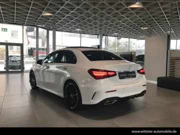 MERCEDES-BENZ A 180 Limousine AMG Line Night Kamera &hellip;