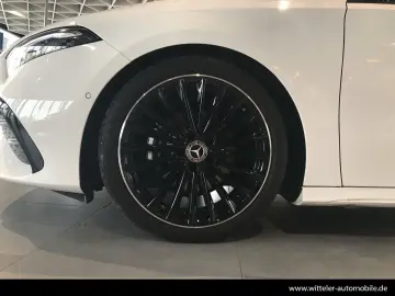 MERCEDES-BENZ A 180 Limousine AMG Line Night Kamera &hellip;