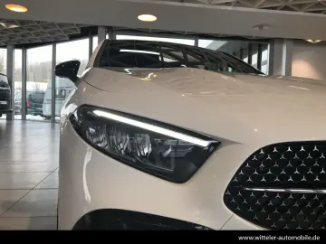 MERCEDES-BENZ A 180 Limousine AMG Line Night Kamera &hellip;