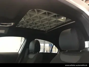 MERCEDES-BENZ A 180 Limousine AMG Line Night Kamera &hellip;