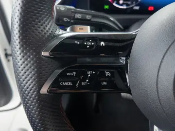 MERCEDES-BENZ A180 AMG Advanced  LED Night KeyGo Amb&hellip;