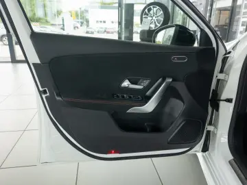 MERCEDES-BENZ A180 AMG Advanced  LED Night KeyGo Amb&hellip;