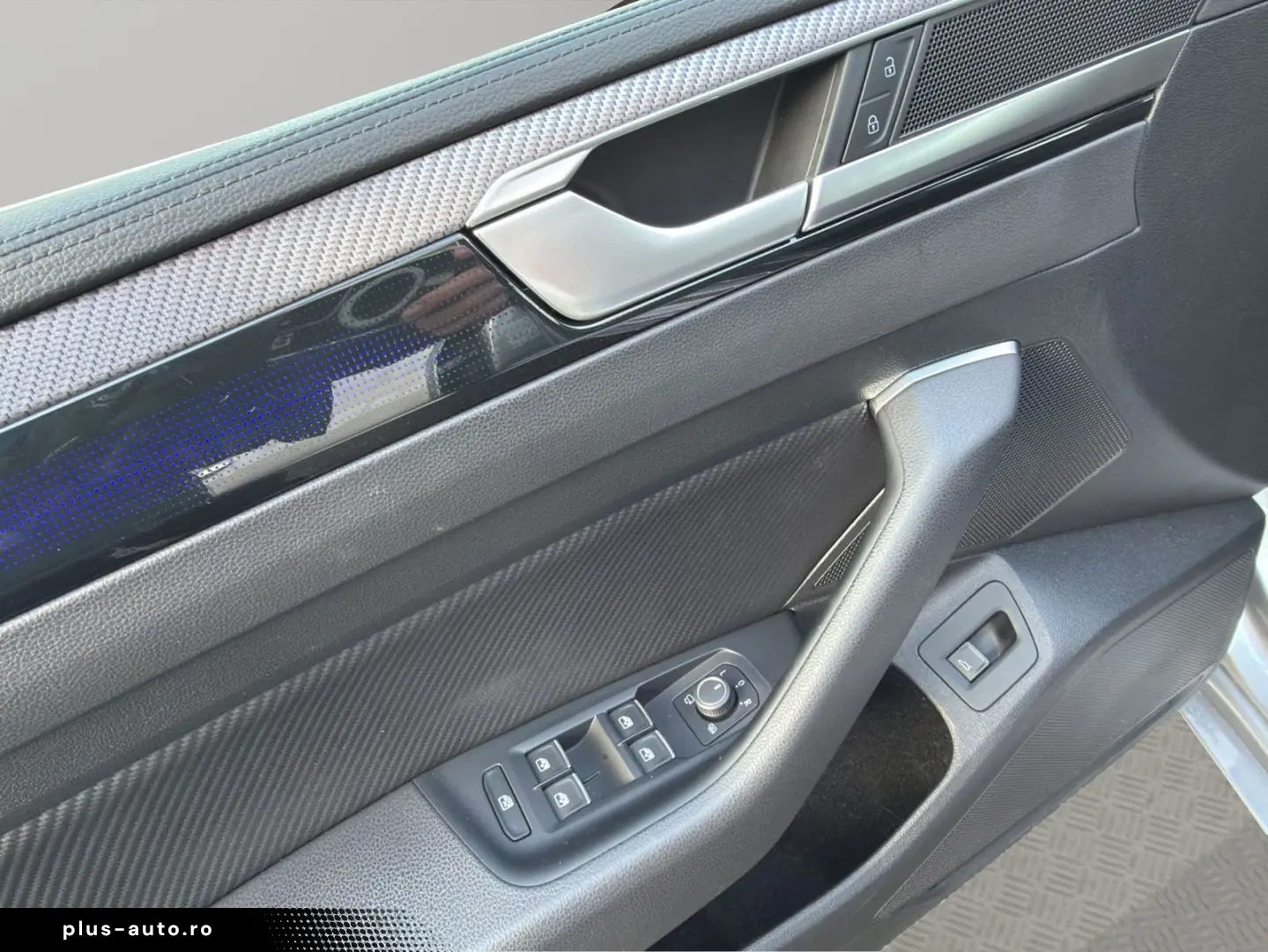 VW Arteon R DSG 4M 2.0 TSI IQ.LIGHT HUD PANO 360