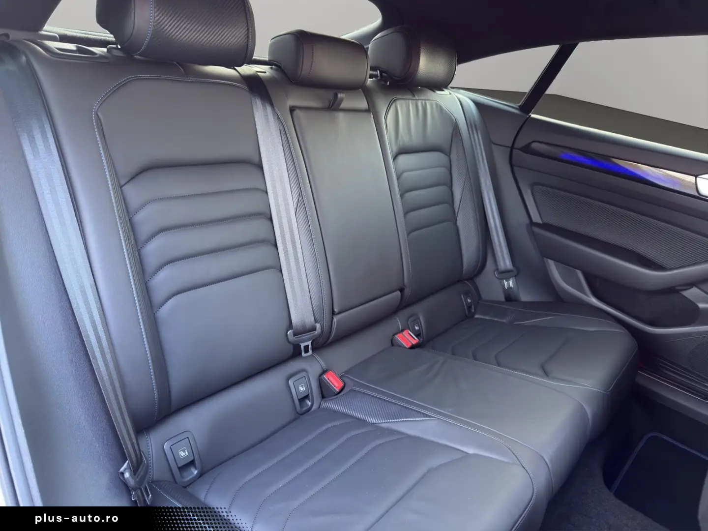 VW Arteon R DSG 4M 2.0 TSI IQ.LIGHT HUD PANO 360