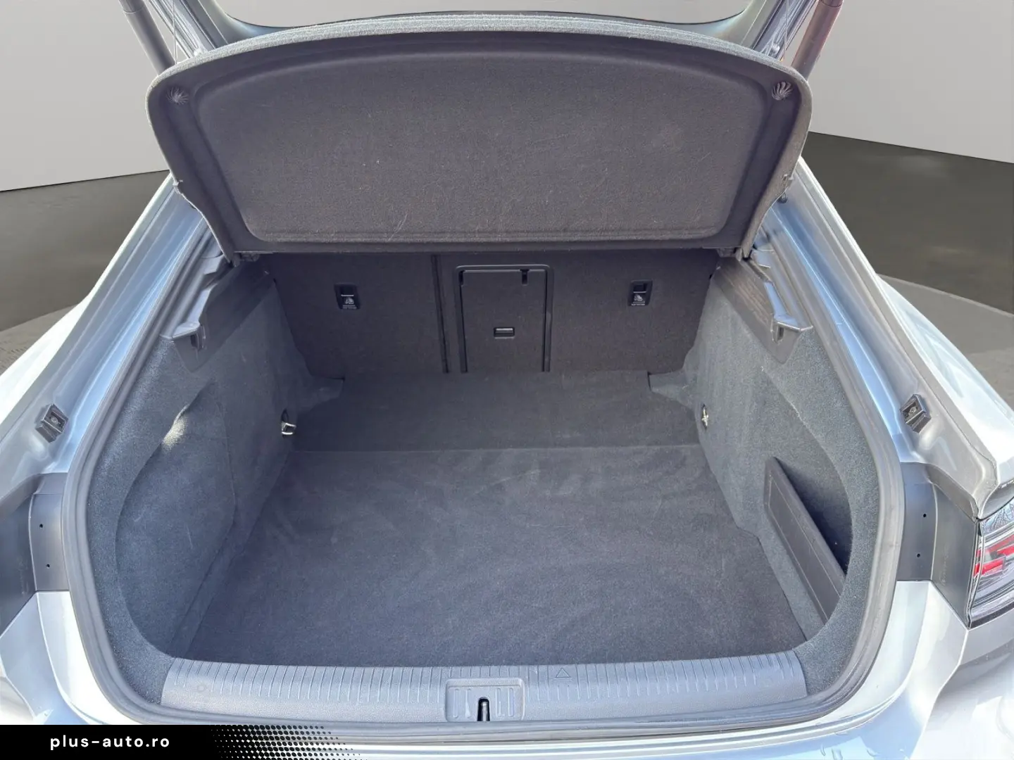 VW Arteon R DSG 4M 2.0 TSI IQ.LIGHT HUD PANO 360