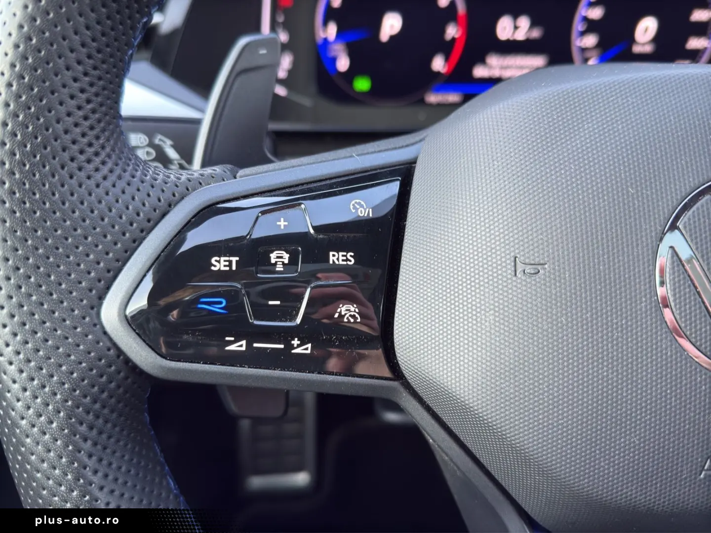 VW Arteon R DSG 4M 2.0 TSI IQ.LIGHT HUD PANO 360