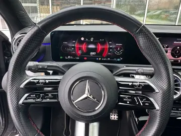 MERCEDES-BENZ A 200 AMG LINE PANO HEADUP 360  LED 7G-DCT
