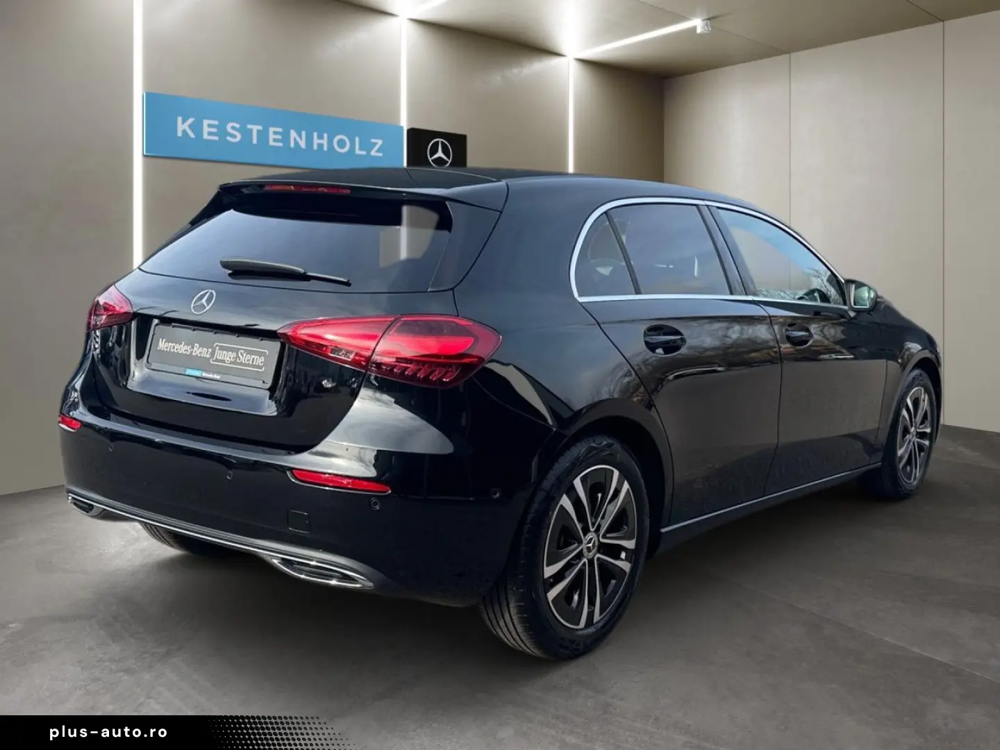 MERCEDES-BENZ A 180 AVANTGARDE PARKTRONIC DISTRONIC LED MBUX