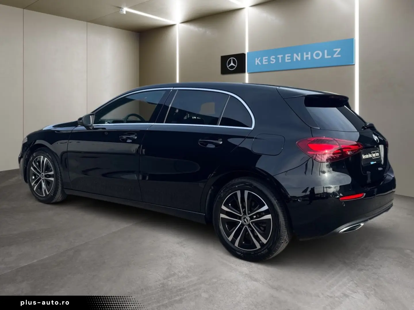 MERCEDES-BENZ A 180 AVANTGARDE PARKTRONIC DISTRONIC LED MBUX