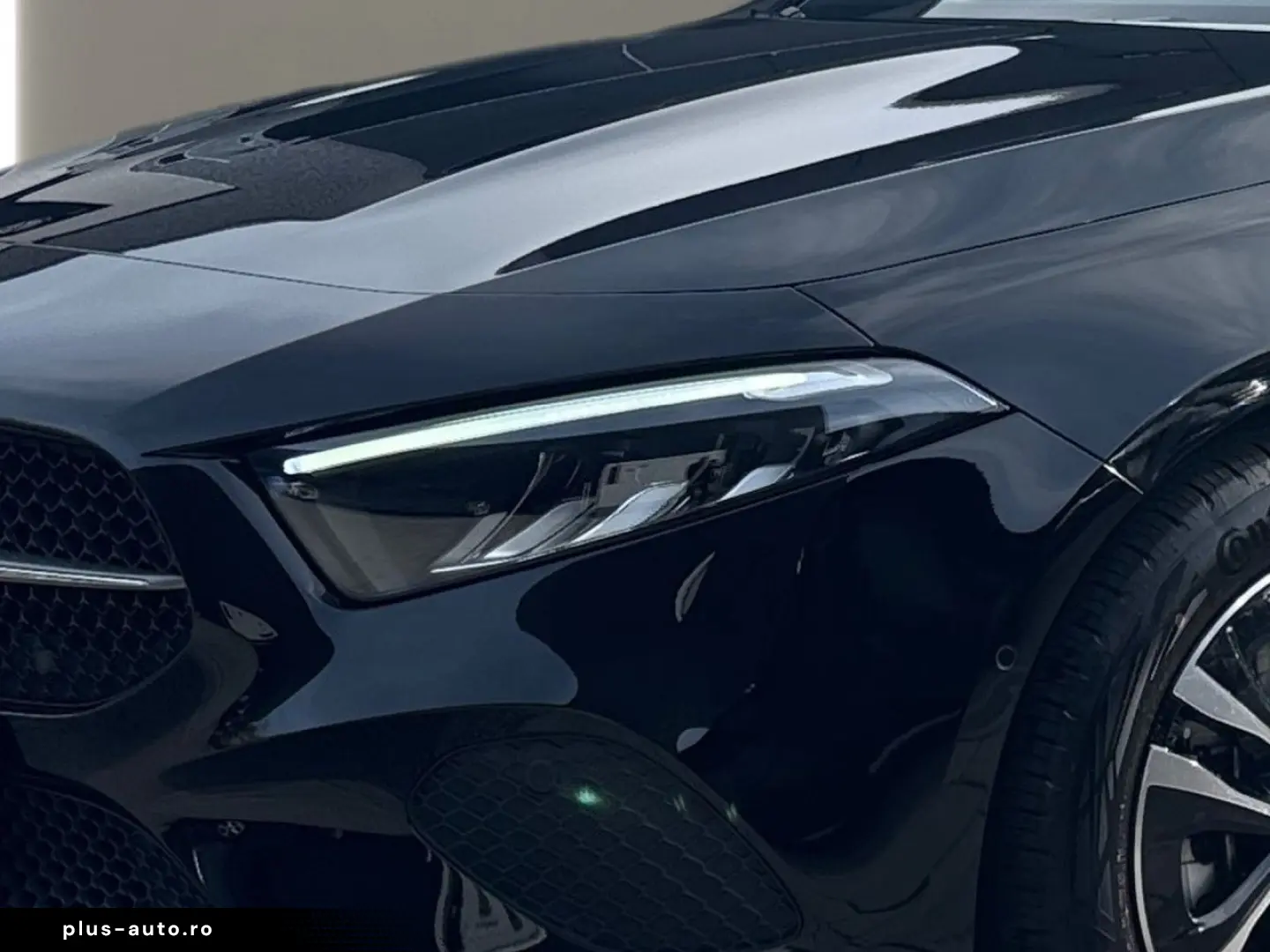 MERCEDES-BENZ A 180 AVANTGARDE PARKTRONIC DISTRONIC LED MBUX