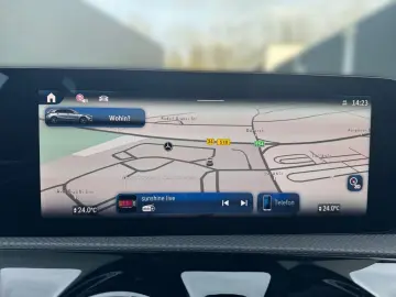 MERCEDES-BENZ A 180 AVANTGARDE PARKTRONIC DISTRONIC LED MBUX