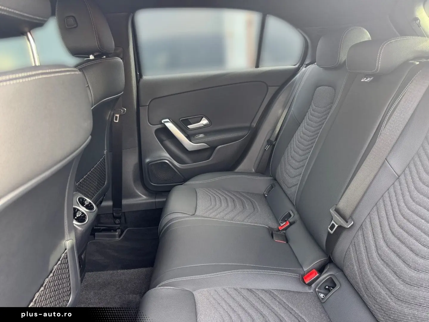 MERCEDES-BENZ A 180 AVANTGARDE PARKTRONIC DISTRONIC LED MBUX