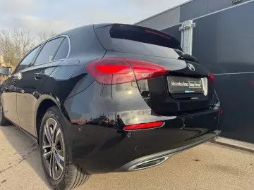 MERCEDES-BENZ A 180 AVANTGARDE PARKTRONIC DISTRONIC LED MBUX