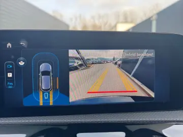 MERCEDES-BENZ A 180 AVANTGARDE PARKTRONIC DISTRONIC LED MBUX