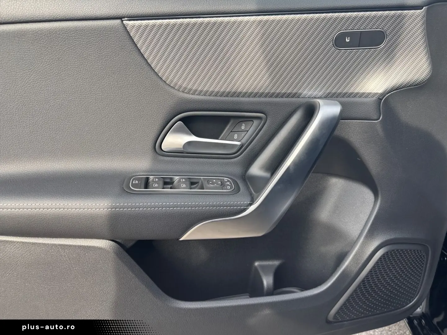 MERCEDES-BENZ A 180 AVANTGARDE PARKTRONIC DISTRONIC LED MBUX