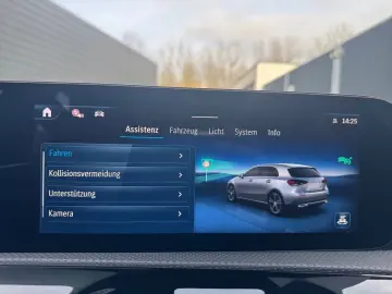 MERCEDES-BENZ A 180 AVANTGARDE PARKTRONIC DISTRONIC LED MBUX