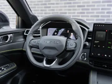 LYNC AND CO 01 1.5 Core PHEV   Model 2025   ACC   Keyless En