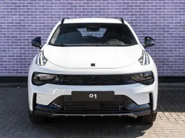 LYNC AND CO 01 1.5 Core PHEV   Model 2025   ACC   Keyless En