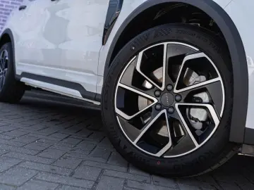 LYNC AND CO 01 1.5 Core PHEV   Model 2025   ACC   Keyless En