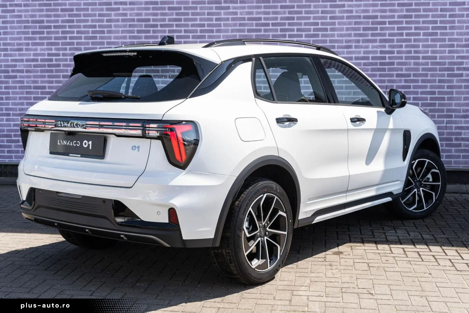 LYNC AND CO 01 1.5 Core PHEV   Model 2025   ACC   Keyless En