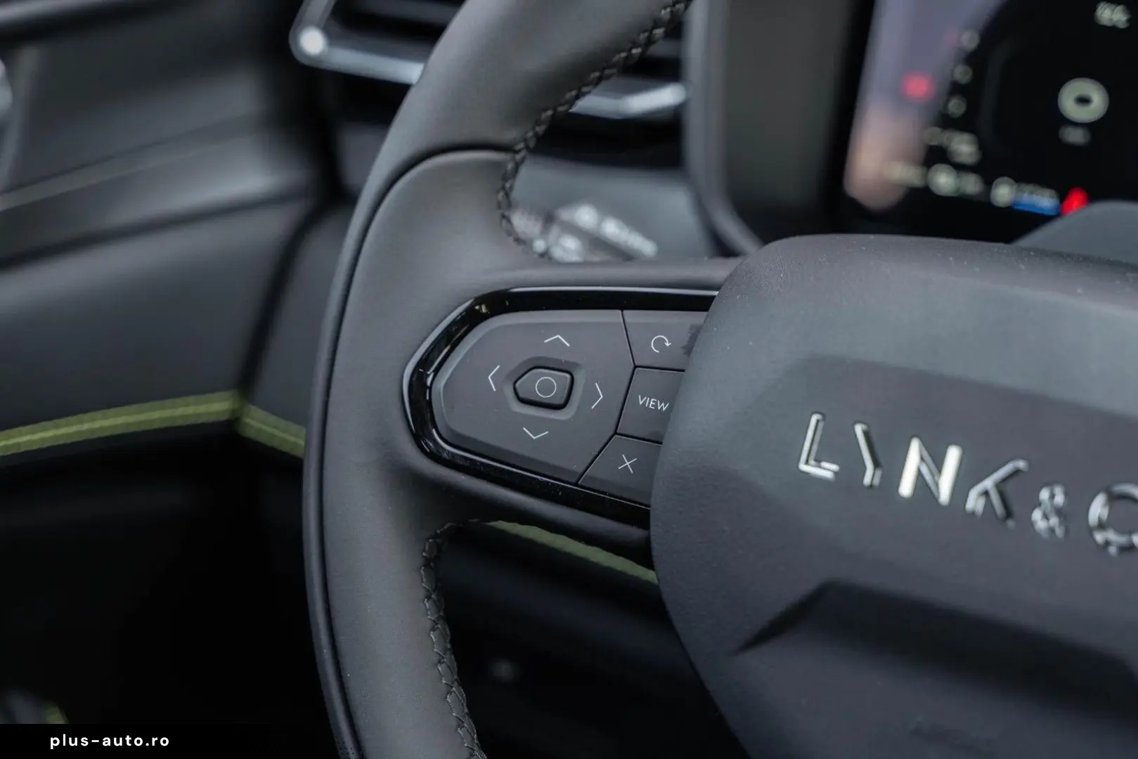 LYNC AND CO 01 1.5 Core PHEV   Model 2025   ACC   Keyless En