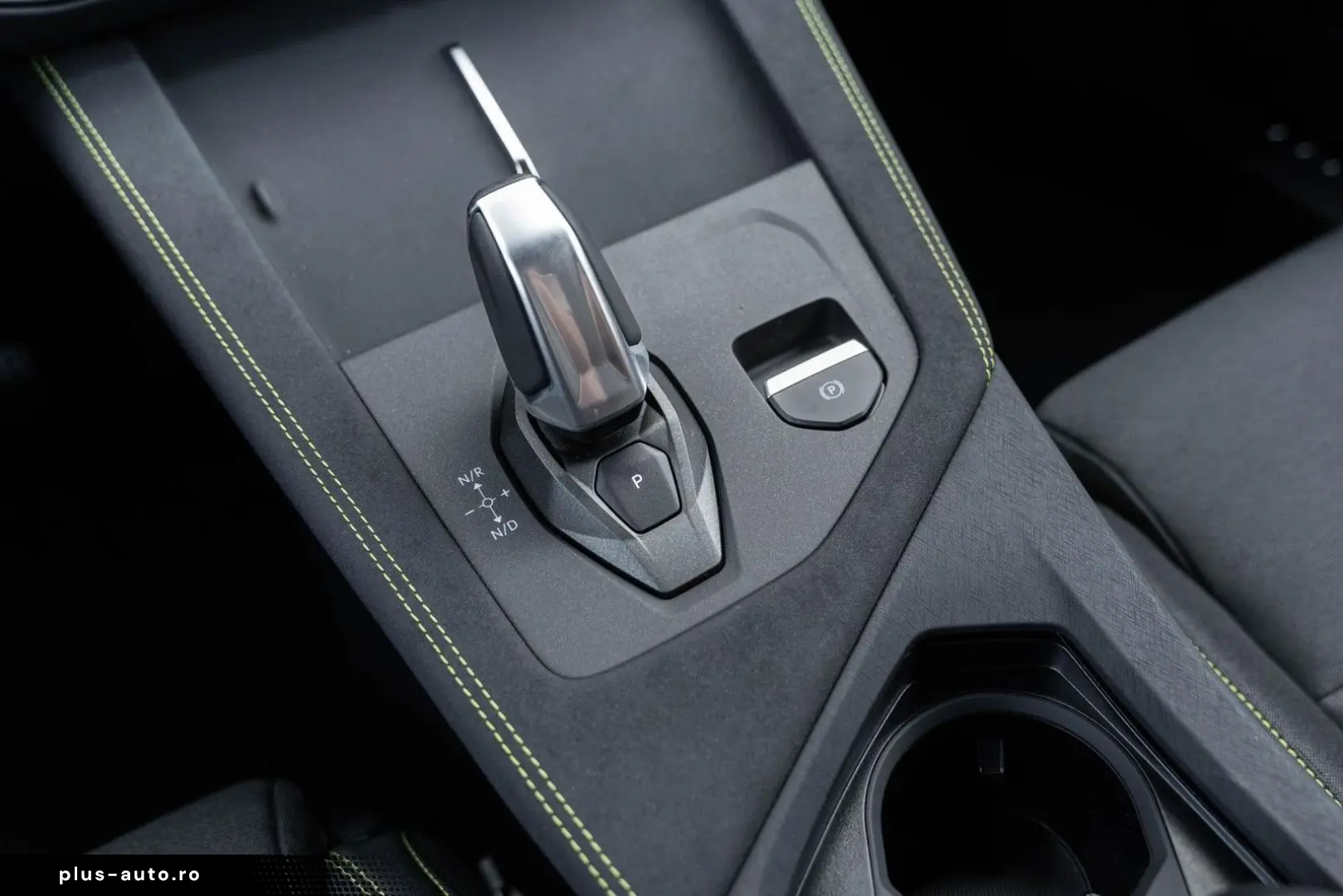 LYNC AND CO 01 1.5 Core PHEV   Model 2025   ACC   Keyless En