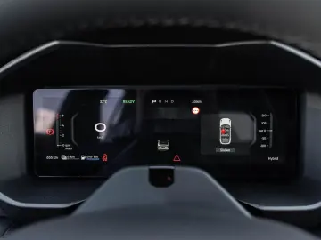 LYNC AND CO 01 1.5 Core PHEV   Model 2025   ACC   Keyless En