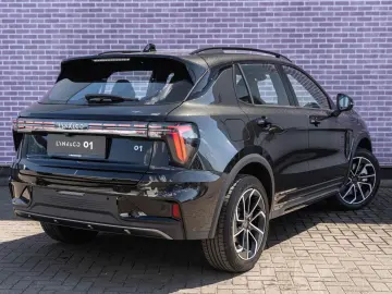 LYNC AND CO 01 1.5 Core PHEV   Model 2025     ACC   Keyless