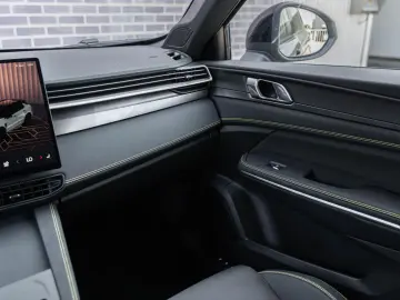 LYNC AND CO 01 1.5 Core PHEV   Model 2025     ACC   Keyless