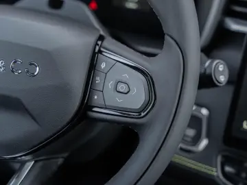 LYNC AND CO 01 1.5 Core PHEV   Model 2025     ACC   Keyless