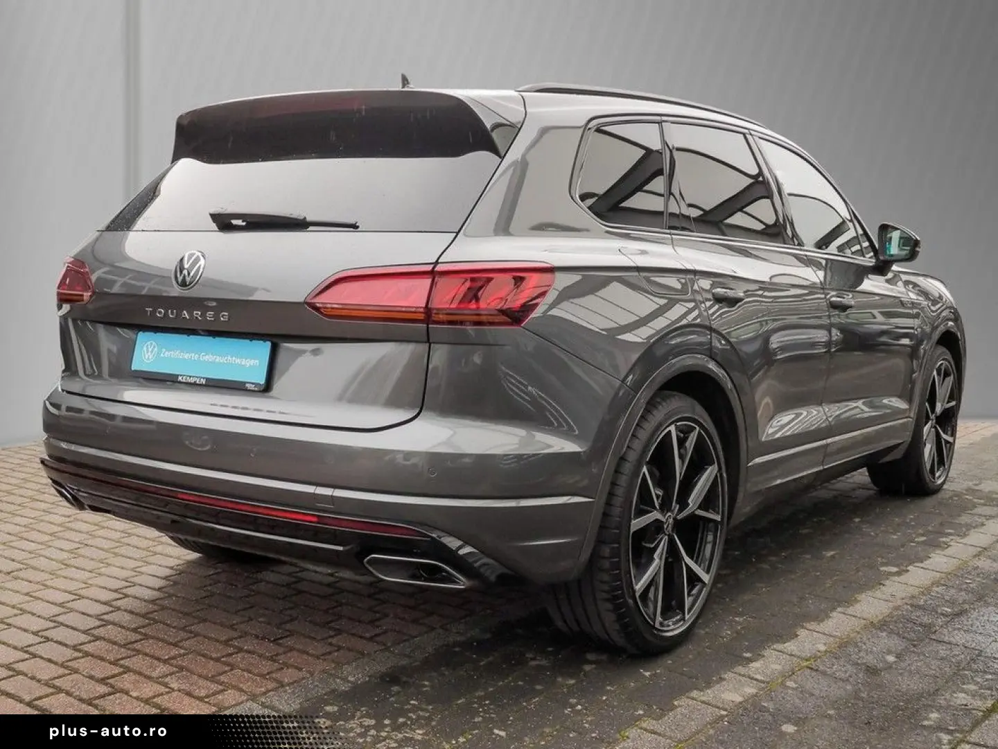 VW Touareg 3.0 TDI R-Line 4Motion 22  AHK BLACKSTYL