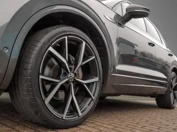 VW Touareg 3.0 TDI R-Line 4Motion 22  AHK BLACKSTYL