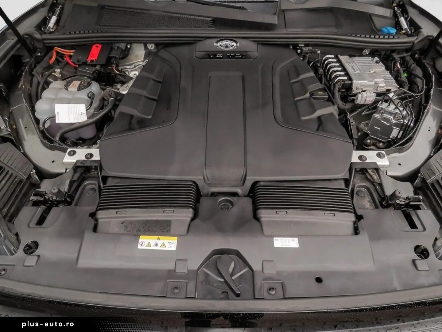 VW Touareg 3.0 TDI R-Line 4Motion 22  AHK BLACKSTYL