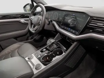 VW Touareg 3.0 TDI R-Line 4Motion 22  AHK BLACKSTYL