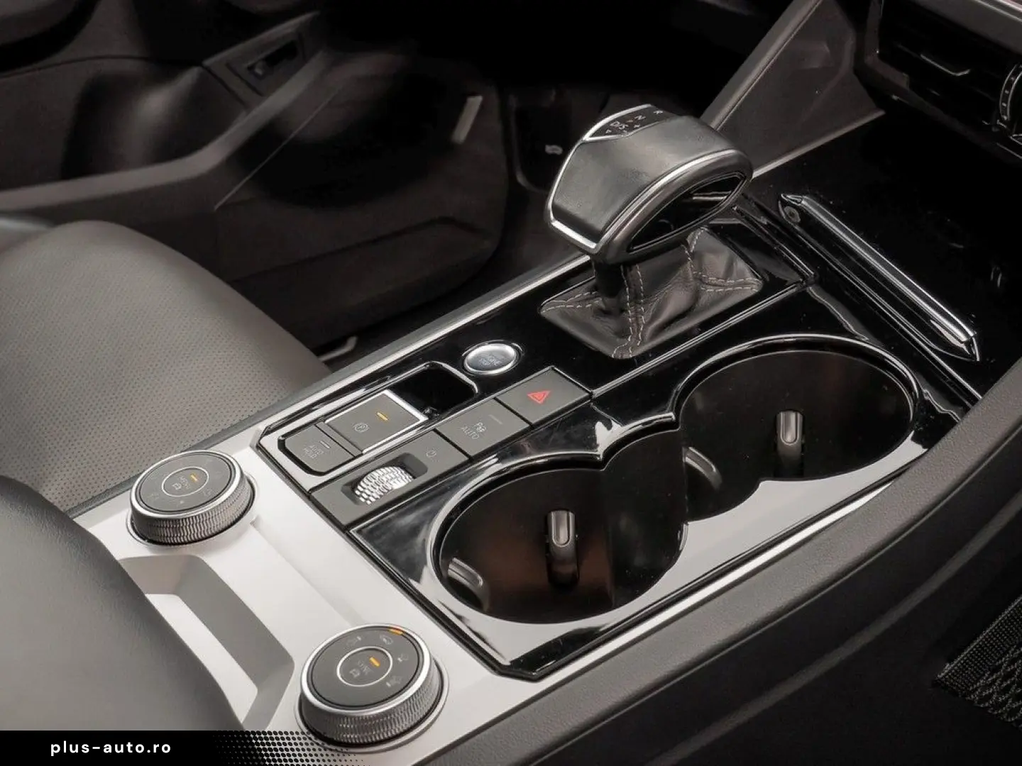 VW Touareg 3.0 TDI R-Line 4Motion 22  AHK BLACKSTYL