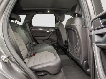 VW Touareg 3.0 TDI R-Line 4Motion 22  AHK BLACKSTYL