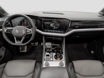 VW Touareg 3.0 TDI R-Line 4Motion 22  AHK BLACKSTYL