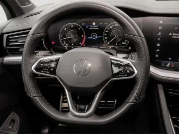 VW Touareg 3.0 TDI R-Line 4Motion 22  AHK BLACKSTYL