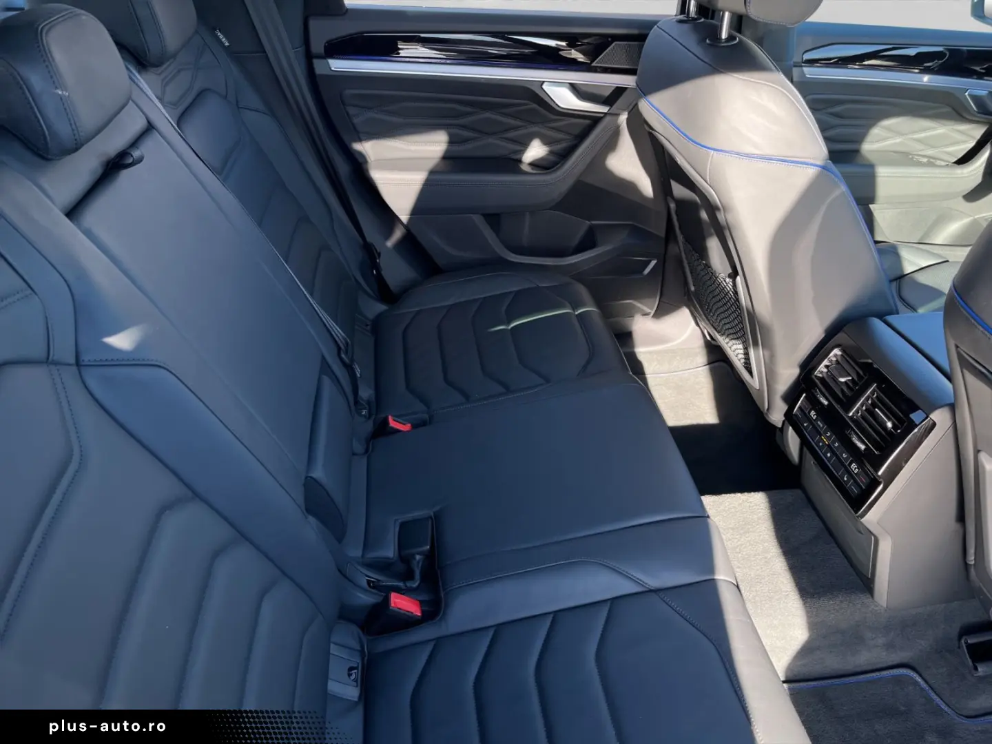 VW Touareg R V6 eHybrid Voll Pano Matrix Sthz Leder