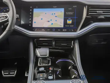 VW Touareg 3.0 TSI eHybrid DSG R PANO AHK RFK ACC