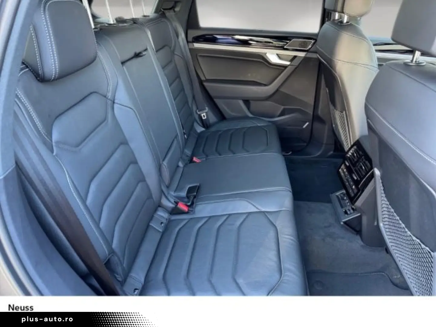 VW Touareg R-LINE 3.0 TDI DSG NAVI PANO AHK KOMFORT