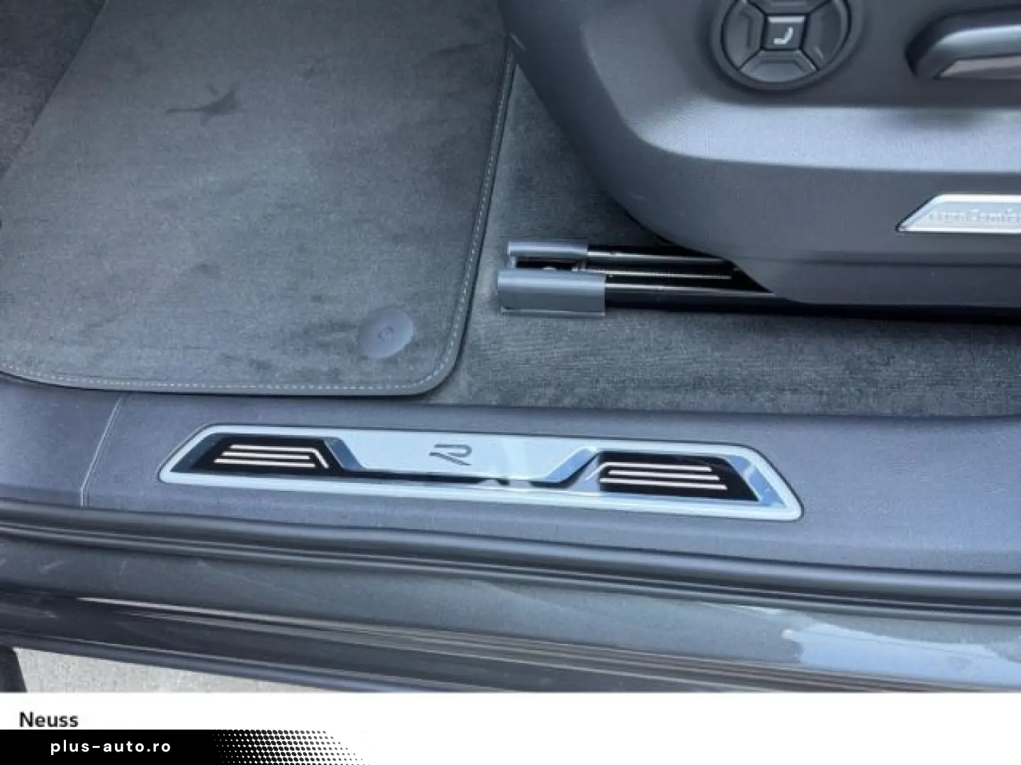 VW Touareg R-LINE 3.0 TDI DSG NAVI PANO AHK KOMFORT