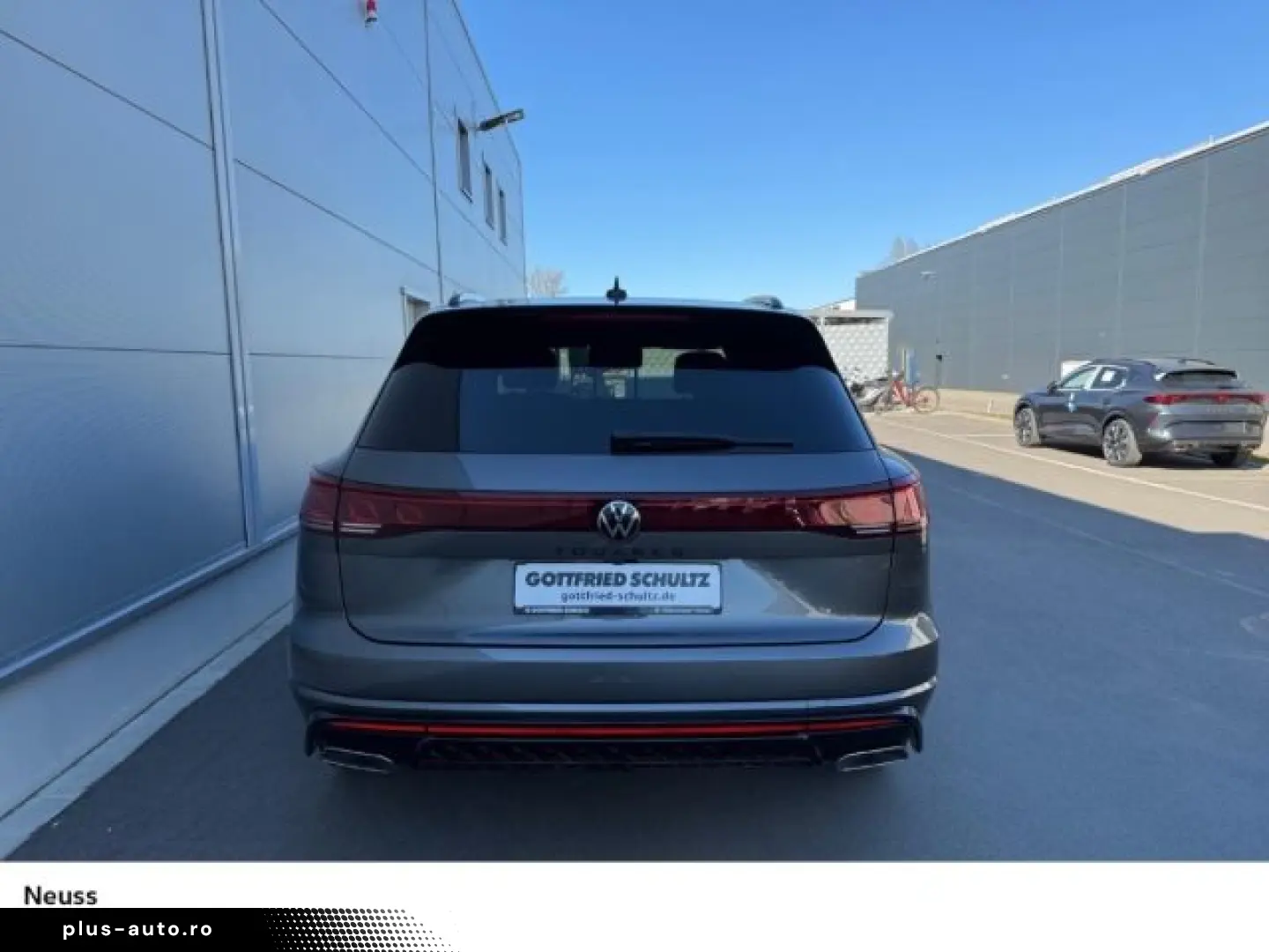 VW Touareg R-LINE 3.0 TDI DSG NAVI PANO AHK KOMFORT