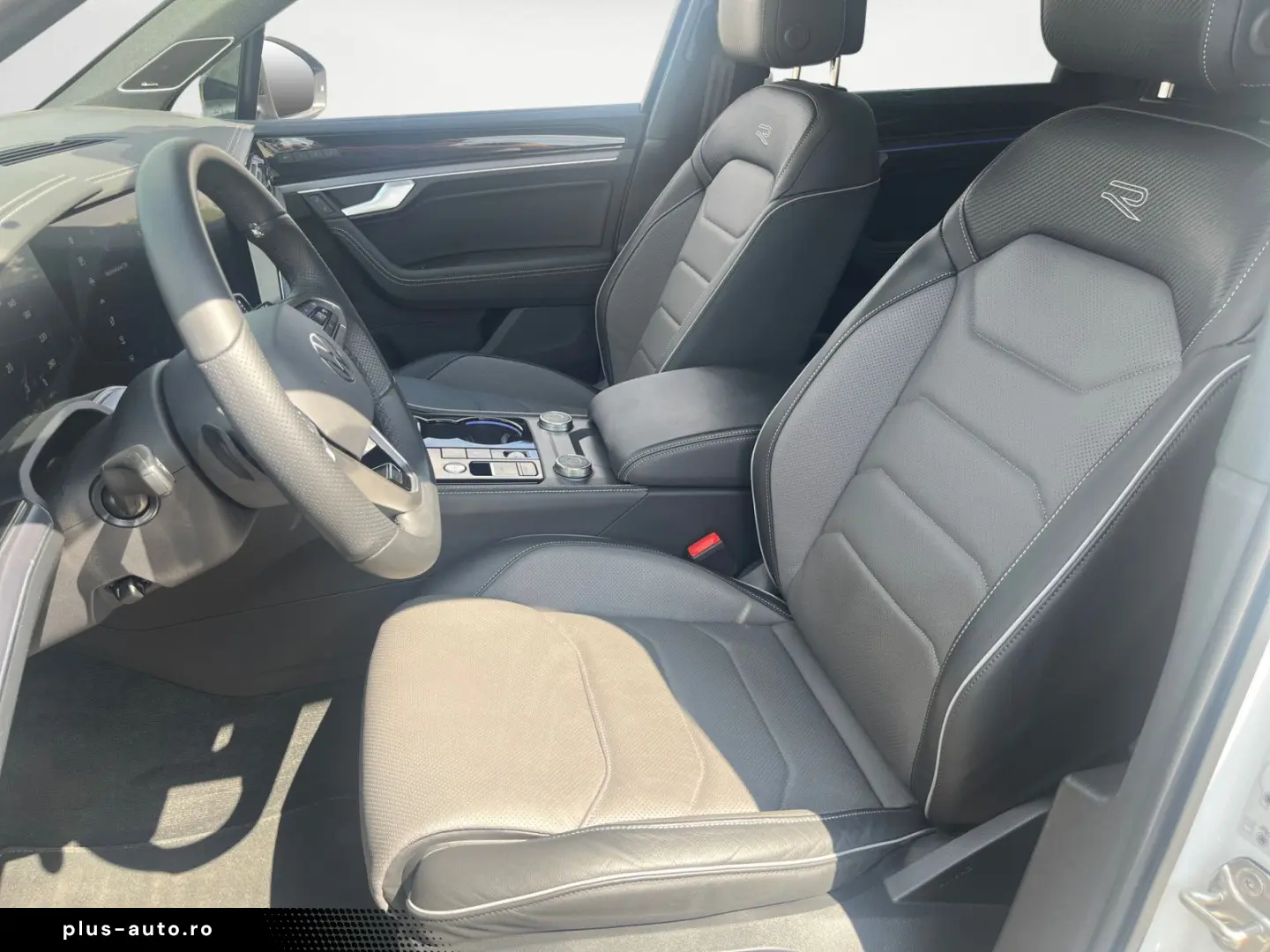 VW Touareg TDI R-Line AHK Adaptivfahrwerk HUD Pano