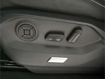 VW Touareg 3.0 TDI V6 4Motion R-Line Black Style