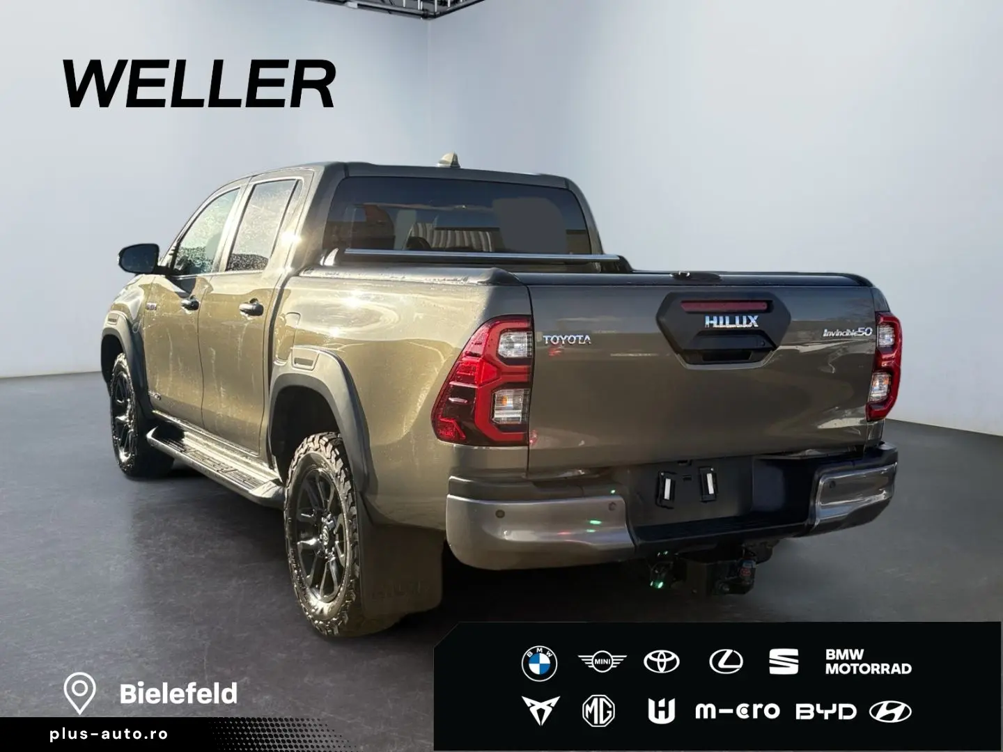 TOYOTA Hilux 4x4 Double Cab Invincible  AHK 360  Leder