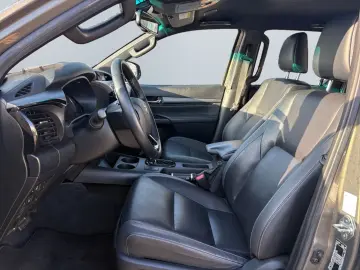 TOYOTA Hilux 4x4 Double Cab Invincible  AHK 360  Leder