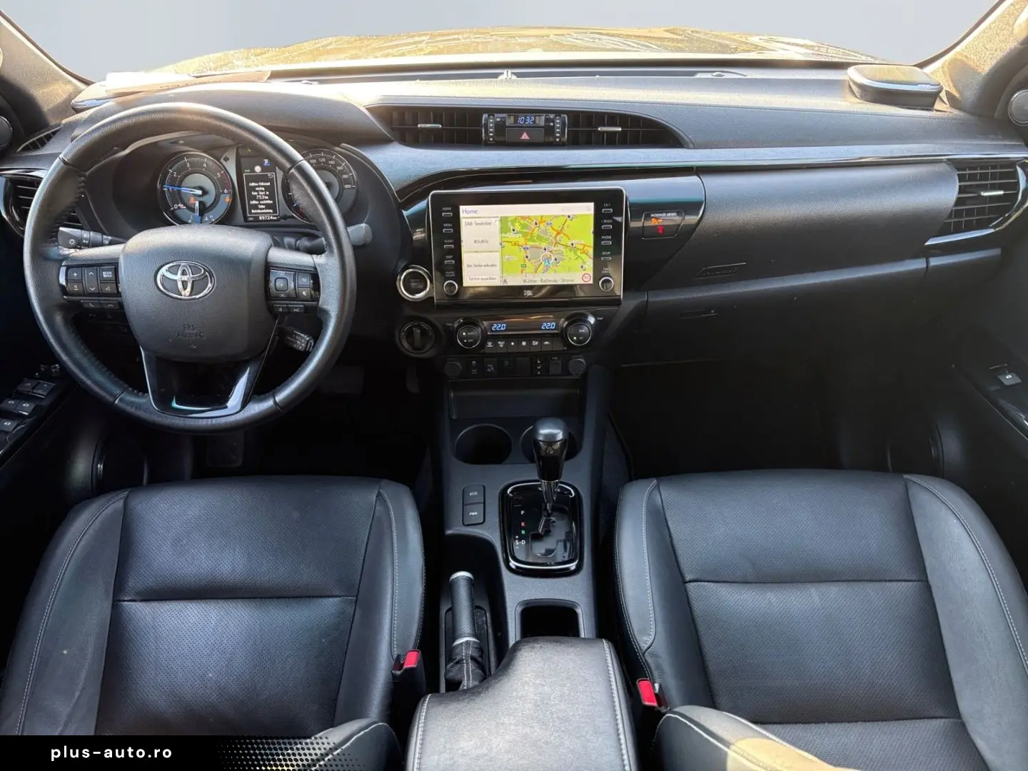 TOYOTA Hilux 4x4 Double Cab Invincible  AHK 360  Leder